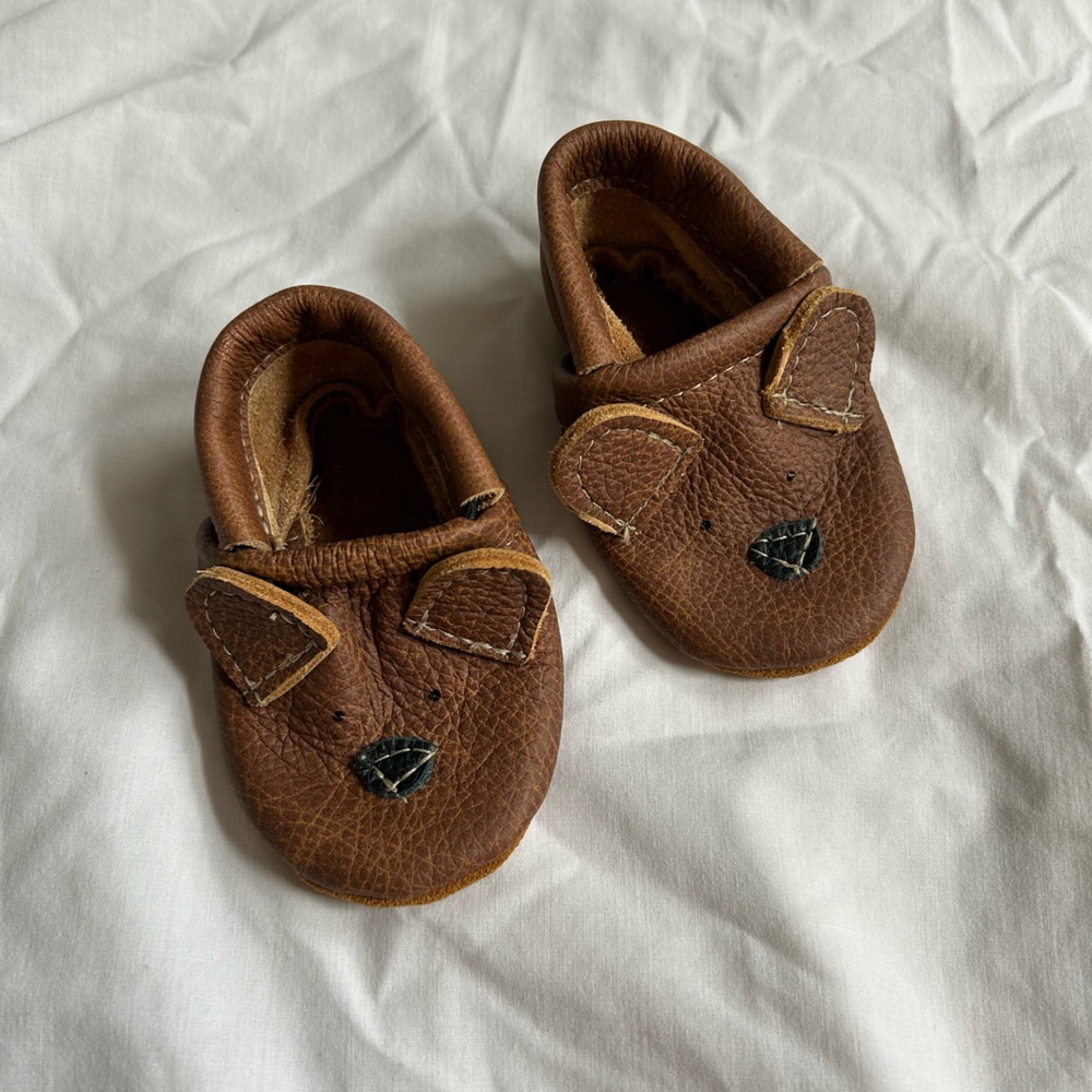 NWOT Brown Bear Leather & Suede Baby Shoes